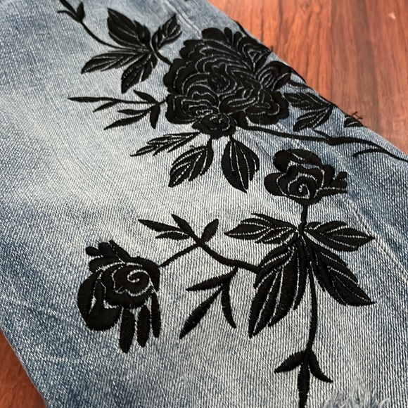 **SOLD** Rag & Bone Marilyn Crop in Ramona Embroidery Size 26 - Picture 13 of 14